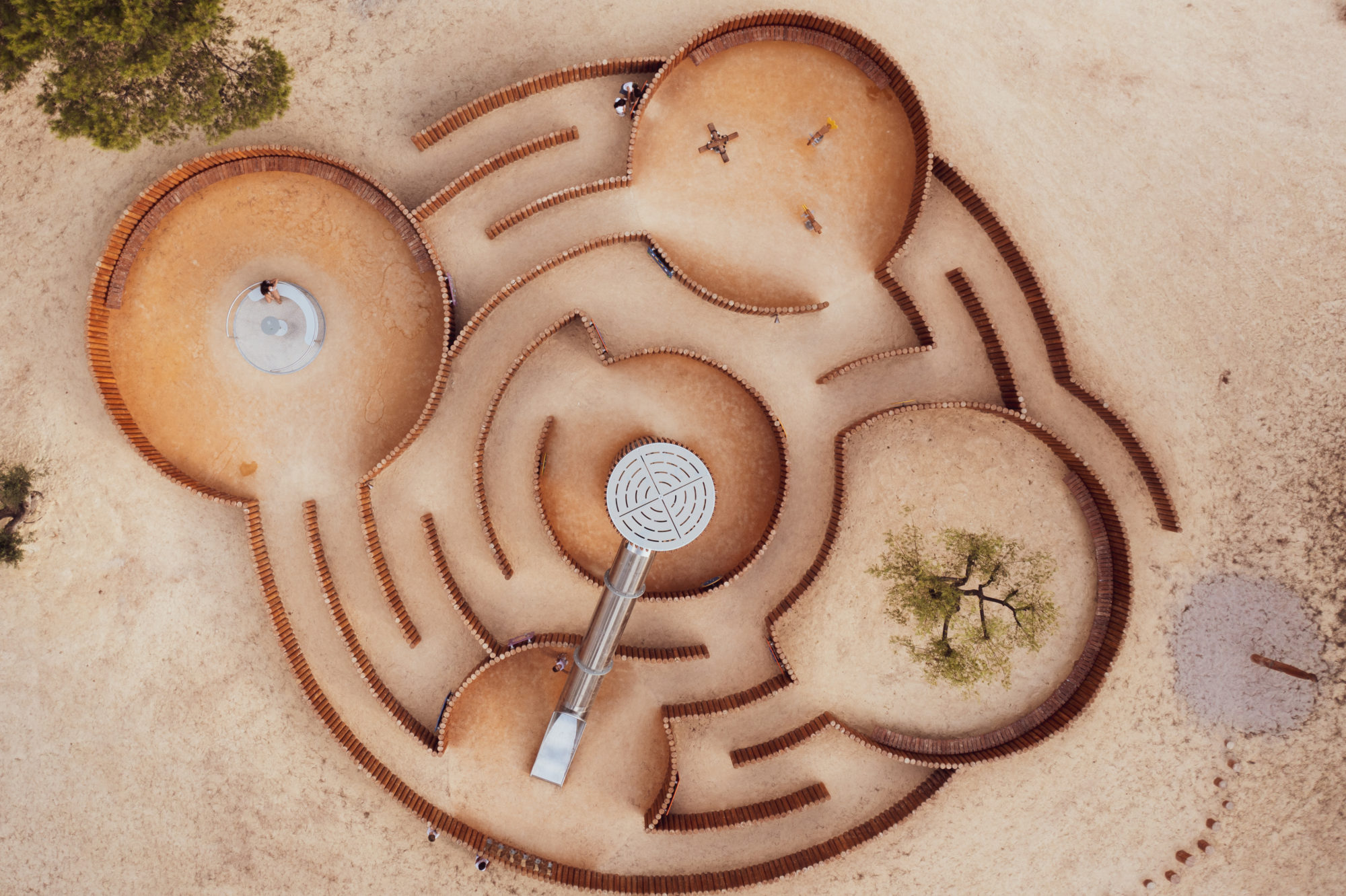 Conjunto de juegos XOGO para parques infantiles y espacios recreativos
